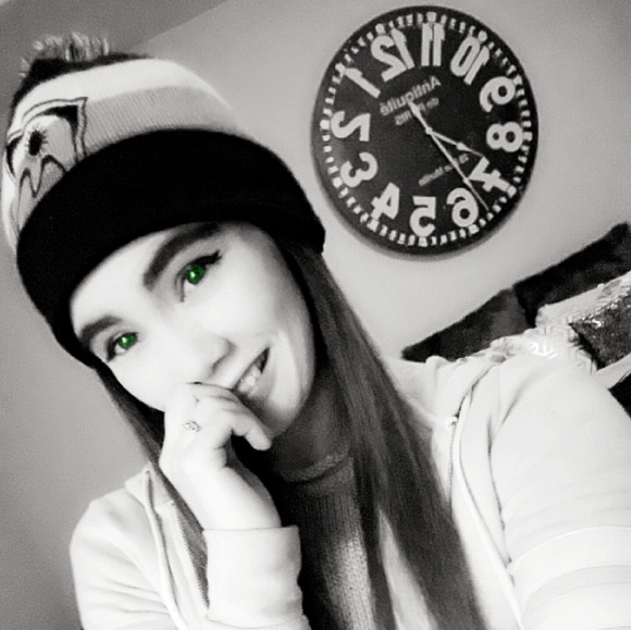 Meet your Posher, Jessica - Picture 8 of 8